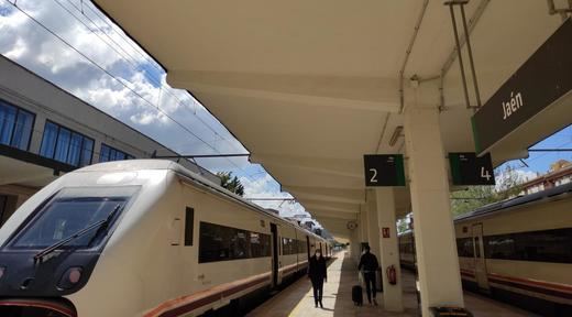 La realización de trabajos en la infraestructura obliga a ajustar el horario de dos trenes Madrid-Jaén