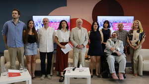Almodóvar, Bardem, Serrat y Carmena apoyan un manifiesto con 300 personalidades que busca incentivar el "voto progresista" el 23-J
