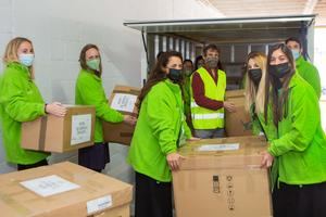 Iberdrola envía más de 8 toneladas de material humanitario a Ucrania