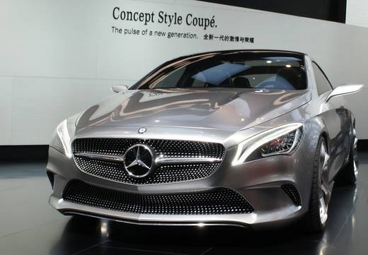 Mercedes bate ventas en 2015 y se acerca a los 2 millones de unidades