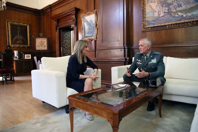 La alcaldesa de Toledo se reúne con el jefe de la Guardia Civil en Castilla-La Mancha