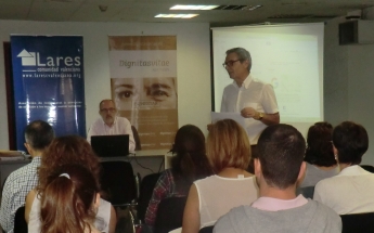 500 profesionales de Residencias Lares se forman para quitar sujecciones