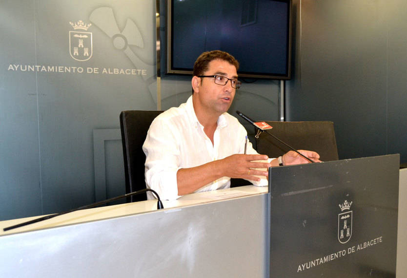 Modesto Belinchón propone eliminar la zona azul de Albacete en horario de tarde durante el verano
