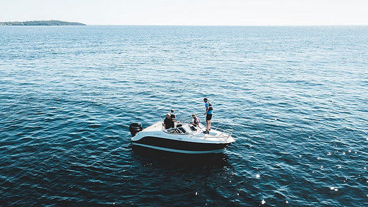 Razones para pasar las vacaciones navegando en España