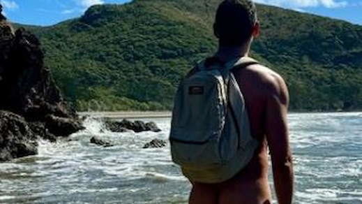 Paco León desnudo en Australia