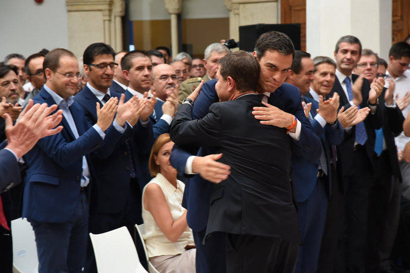 Pedro Sánchez ve la recuperación de los gobiernos autonómicos como 'la antesala de lo que ocurrirá en noviembre'