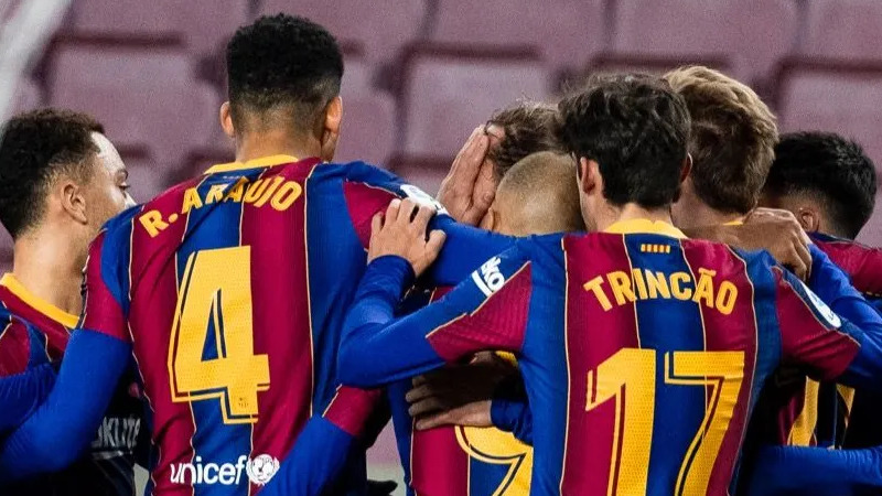 El Barça sobrevive a duras penas (1-0) y con un penalti de Umtiti por mano no señalado