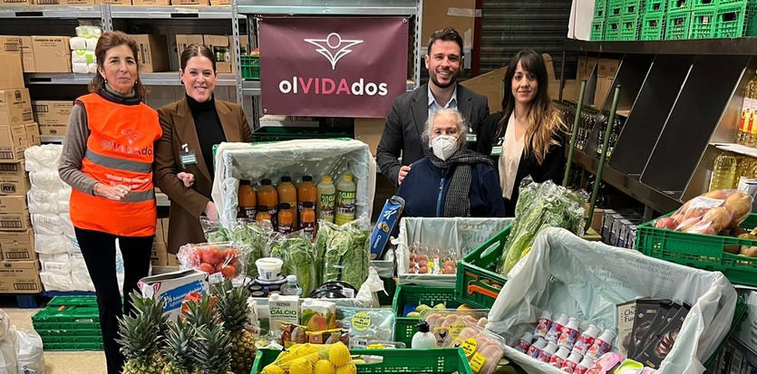 Primera entrega de alimentos a la ONG olVIDAdos por parte de Mercadona
