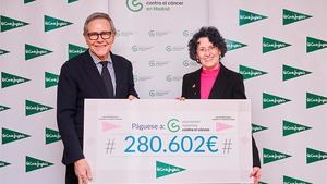 El Corte Inglés entrega 280.602 euros a la Asociación Española Contra el Cáncer para apoyar la investigación