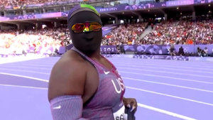 Raven Saunders, la atleta que causa sensación en los Juegos por su imagen: cara oculta, pelo bicolor, uñas postizas...