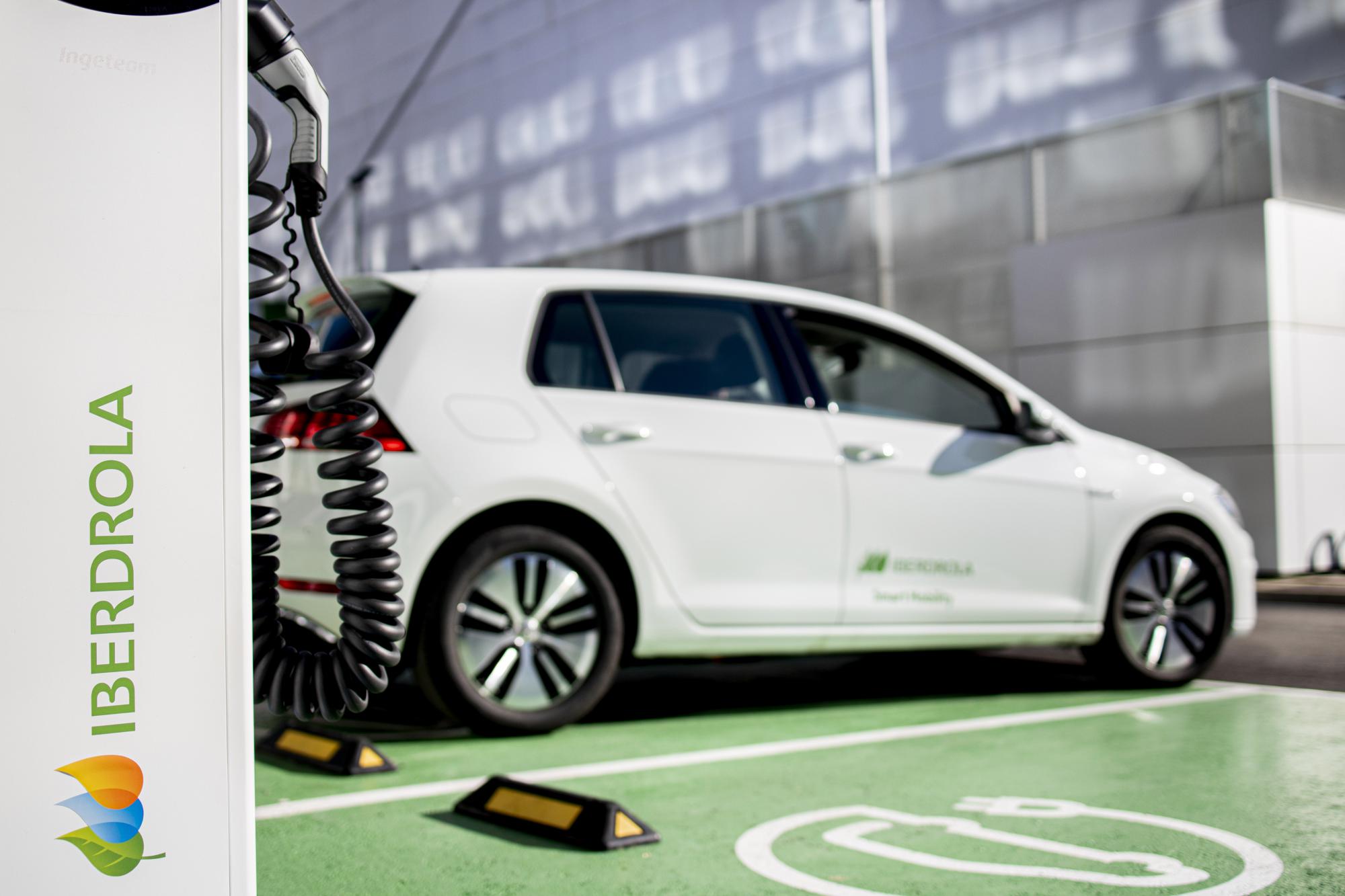 Iberdrola pisa el acelerador de la movilidad eléctrica: más inversiones y recargas más rápidas