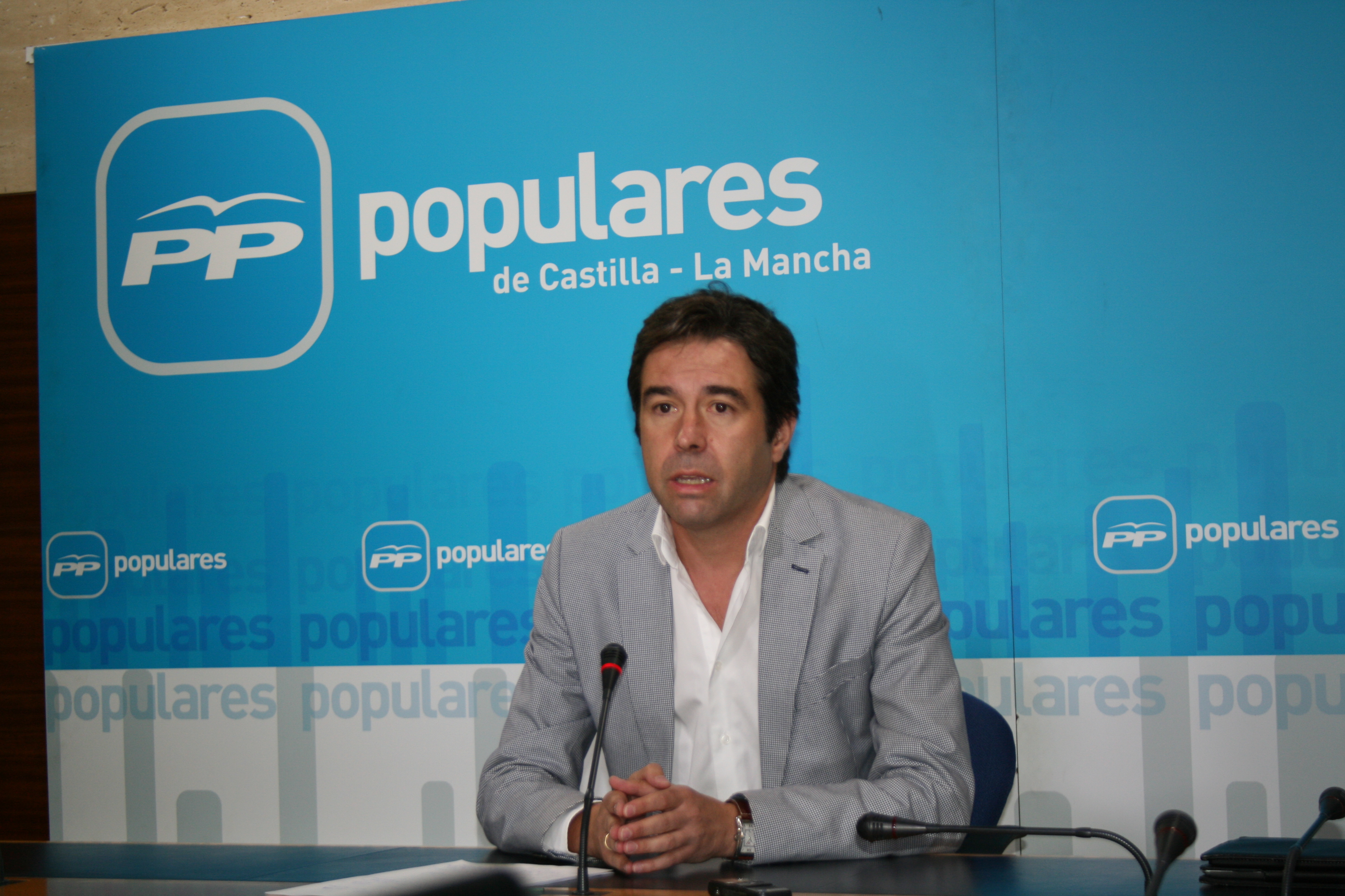 El PP acusa al Gobierno regional y a Podemos de "querer cambiar la ley para controlar la Televisión de Castilla-La Mancha"