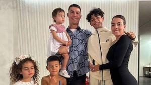 Ronaldo sube una foto de su cumpleaños con Georgina y zanja los rumores de una crisis de pareja
