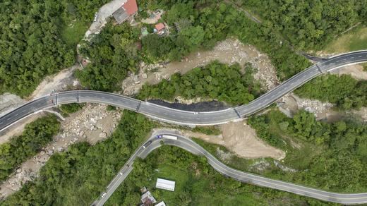 La vía, de 62,6 km de longitud, cuenta con 72,2 km rehabilitados y 50,2 km de nueva construcción