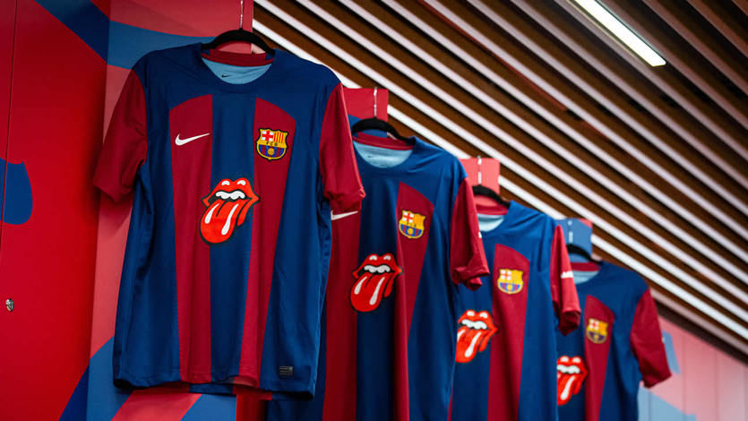 El logo de los Rolling Stones, en la camiseta del Barça