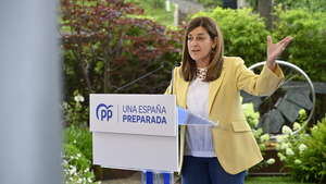 Sáenz de Buruaga, primera presidenta cántabra con la abstención del partido regionalista de Revilla
