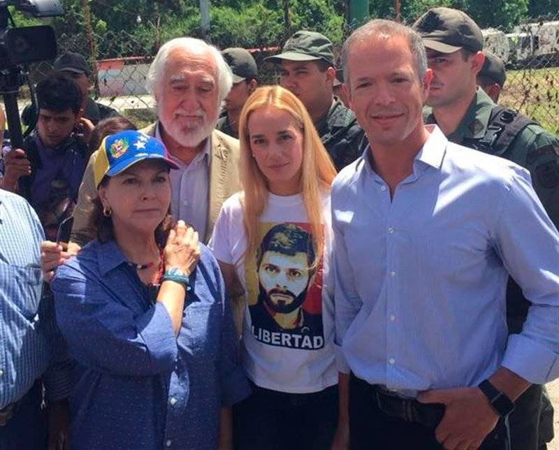 ... mientras las cárceles venezolanas siguen cerradas para los senadores: tampoco les dejan visitar a López