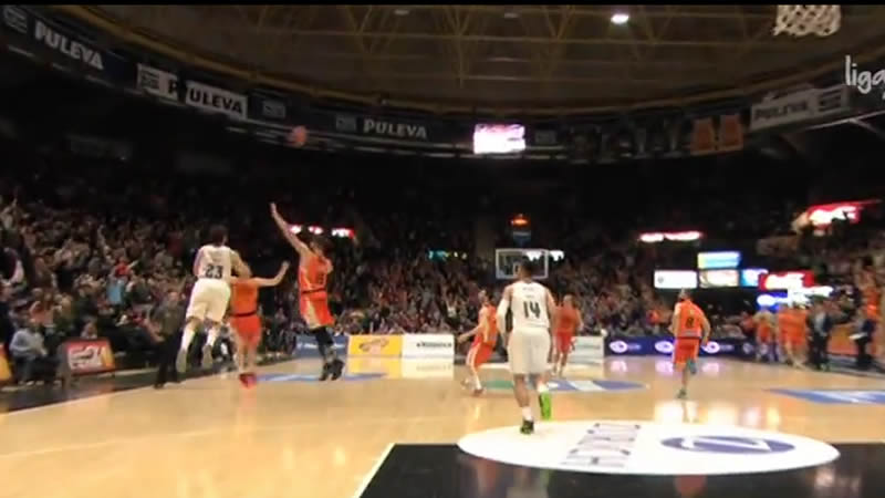 El triple de Llull hace historia y se hace viral (Valencia Basket 94-95 Real Madrid)