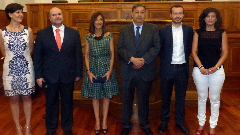 Tres nuevos diputados regionales han tomado este lunes posesión de sus cargos