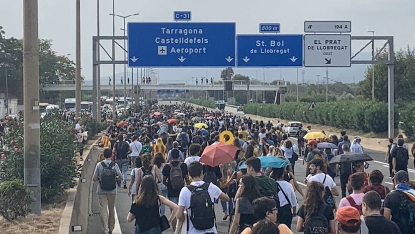 Manifestantes de Tsunami Democrátic de camino al aeropuerto de Barcelona