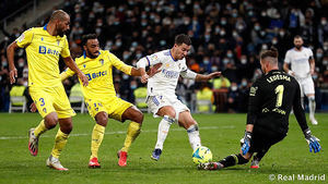 Al Real Madrid se le atragantan los modestos: 0-0 frente al Cádiz y vuelve algo de emoción a la Liga