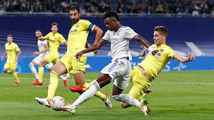 El árbitro y el Villarreal congelan al Madrid (0-0) y el Atleti se estrella peligrosamente en Vitoria (1-0)
