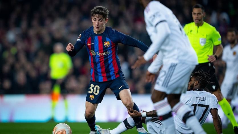 Gavi, en un lance del encuentro Barça-Manchester United