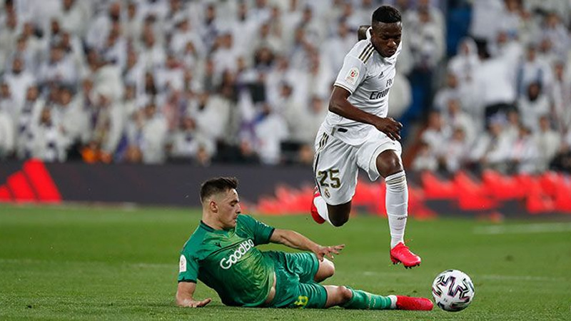 Las impresionantes jugadas de Vinicius ante la Real Sociedad: un vídeo de escándalo