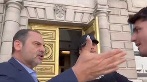 Fuerte encontronazo entre Ábalos y Vito Quiles a las puertas del Congreso: "¿Esto se puede aguantar?"