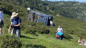 Grave accidente de un autobús en los Lagos de Covadonga en Asturias deja varios heridos y 7 hospitalizados