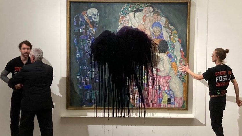 Activistas atacan un cuadro de Klimt