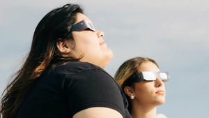Cómo ver con seguridad un eclipse: gafas de sol, radiografías y otros trucos descartados