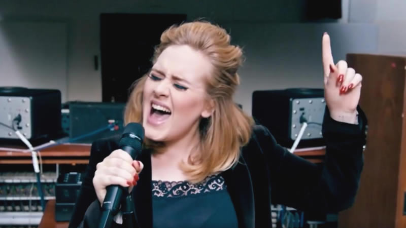 Adele desvela un avance de otra nueva canción: 'When We Were Young'