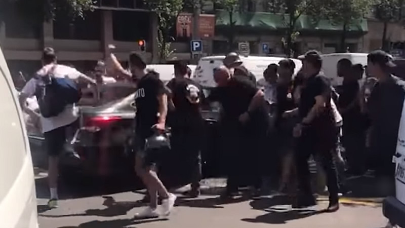 Violencia y agresiones a coches VTC en la huelga de taxis en Barcelona