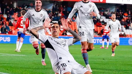 Los jugadores del Albacete celebran un gol