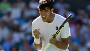 Alcaraz sufre para ganar a un Fognini que se despide por todo lo alto de Wimbledon (7-5, 6-7, 7-5, 2-6 y 6-1)