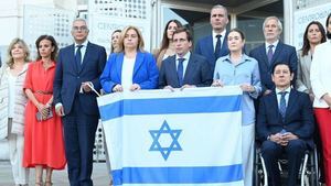 Los Cronistas de la Villa se oponen a la medalla de Honor de Madrid para Israel