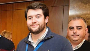 El número 2 las Nuevas Generaciones del PP deja el cargo para pedir el voto para Vox