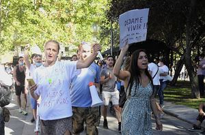 Desvelan quién organizó la concentración antimascarillas de Colón