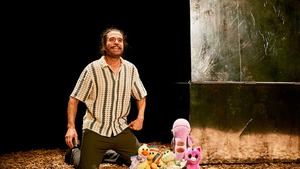 Crítica de la obra de teatro 'Artiga': la imposible tarea de ser buenos padres