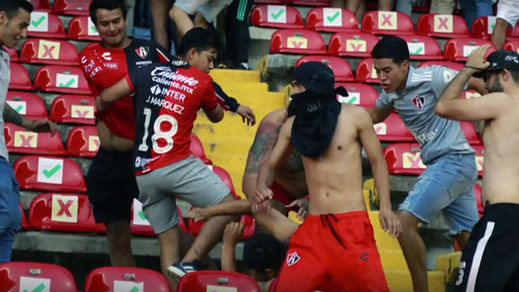 Violencia extrema de hinchas en el fútbol mexicano: se tomarán medidas