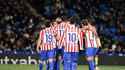 Los jugadores rojiblancos celebran un gol