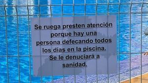 Las redes alucinan con un mensaje en una piscina de Logroño