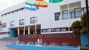 La alcaldesa de Torremolinos denuncia por delito de odio a la discoteca que prohibía la entrada a "maricones"