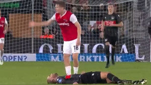 Un futbolista se desploma en pleno partido de la liga neerlandesa