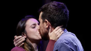 La foto del beso de Irene Montero y Pablo Iglesias zanja los rumores