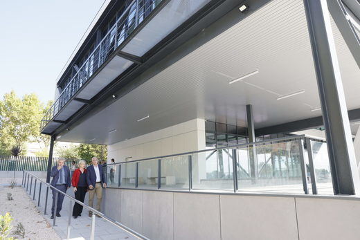 Biblioteca en la avenida de Carabanchel Alto