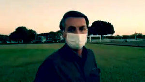 Bolsonaro vuelve a dar positivo a coronavirus y sigue confinado en Brasilia