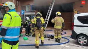 Fallecidos 2 bomberos en Alcorcón por intoxicación de humo en un garaje