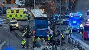 Un autobús de 2 plantas arrolla una parada en Estocolmo y mata a varias personas